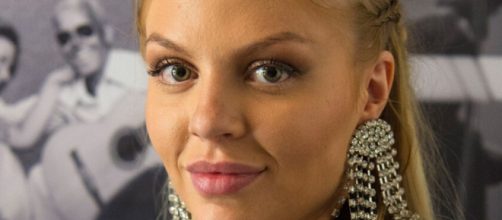 Lu&iacute;sa Sonza faz sua estreia em folhetins como a cantora Mel em "Amor de M&atilde;e", da Globo. (Reprodu&ccedil;&atilde;o/TV Globo)