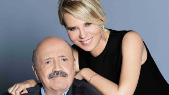 Maria De Filippi riponde a Barbara de Santi: 'Maurizio aveva una testa.'