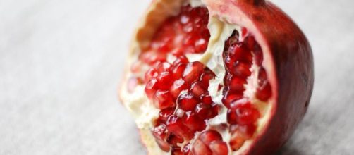 Aspecto de media granada. Foto de archivo