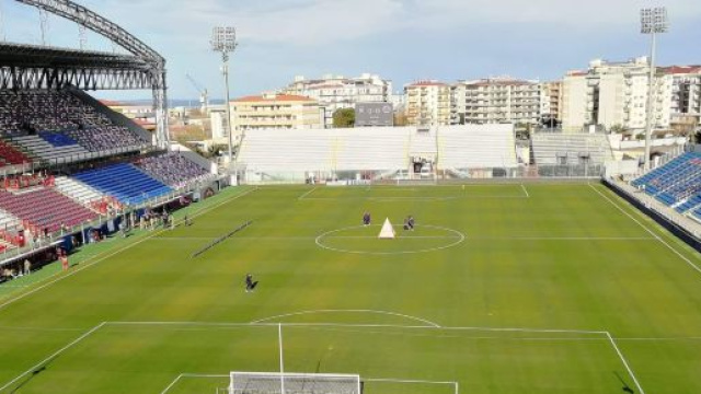Rush finale per il mercato di riparazione del Crotone.