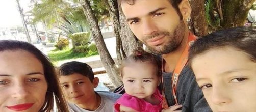 A fam&iacute;lia agora tenta seguir a vida com a perda dos filhos