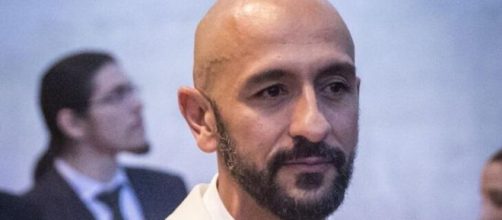 &Aacute;lvaro comemora a morte de dois inimigos em 'Amor de M&atilde;e'. (Reprodu&ccedil;&atilde;o/TV Globo)