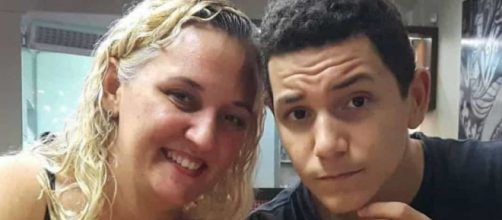 M&atilde;e teria sido obrigada a dirigir carro com fam&iacute;lia morta. (Arquivo Blasting News)