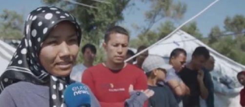 Total of 546 migrants arrive on Greek island of Lesbos in the space of only an hour. [Image source/euronews (in English) YouTube video]