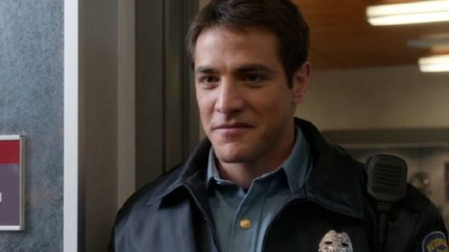 Nel terzo episodio di Station 19, Ryan Tanner viene gravemente ferito da un colpo di pistola.