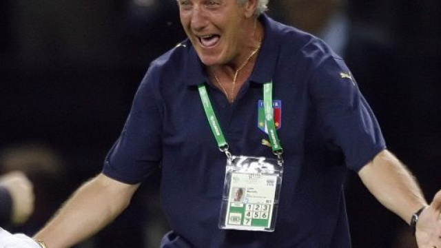 Marcello Lippi, nella foto durante il trionfo mondiale con l'Italia nel 2006.