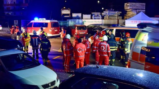 Incidente in provincia di Bolzano: auto travolge comitiva di turisti, 6 morti