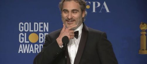 O discurso do grande favorito do Globo de Ouro chamou aten&ccedil;&atilde;o, Joaquin Phoenix usou palavr&otilde;es e criticou colegas. (Arquivo Blasting News)