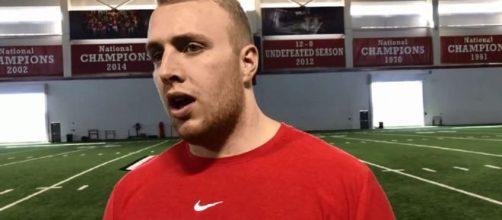Ohio State Buckeyes offensive lineman Kevin Woidke pens self-deprecating note to fans. Image credit: theOzonedotnet/Youtube screenshot