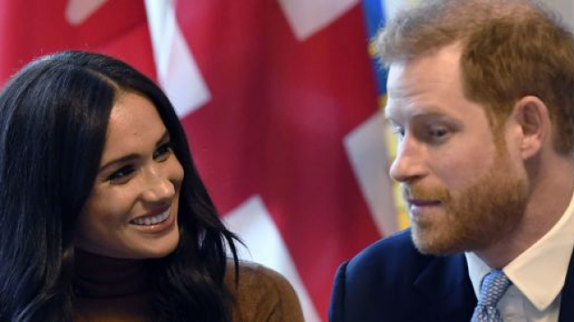 Harry e Meghan rinunciano allo status di reali.