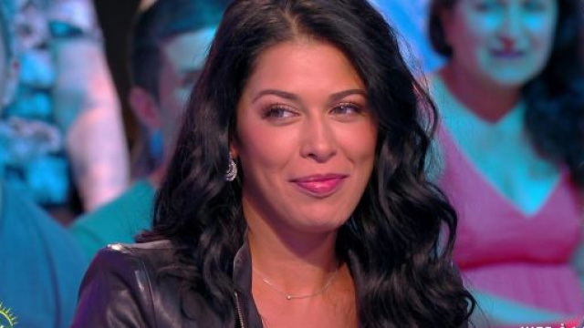 Ayem Nour rejoint l'&eacute;quipe de TPMP en tant que chroniqueuse. Credit: Capture d'&eacute;cran/C8