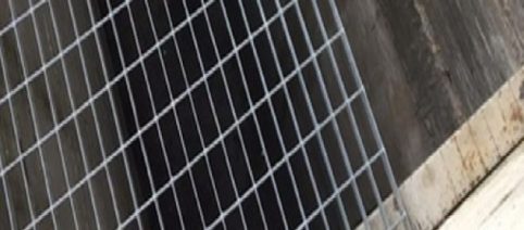 Milano, incastrato il sabotatore delle grate stradali: ha fatto precipitare una donna