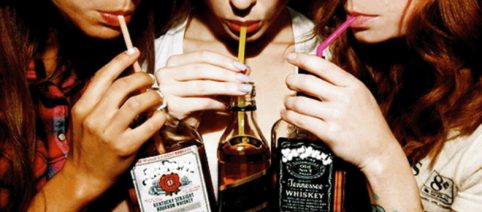 Napoli, alcol ai minorenni: sanzioni severe per cento bar nel mirino della polizia locale