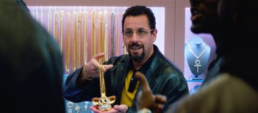 Adam Sandler pode chegar ao Oscar por sua atua&ccedil;&atilde;o em 'Joias Brutas', novo filme da Netflix. (Reprodu&ccedil;&atilde;o/Netflix)