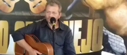 Cantor segue internado em estado grave. (Arquivo pessoal)