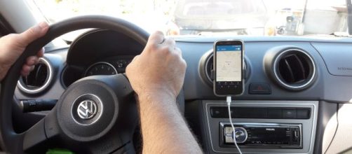 Passageiro 'some' do carro e motorista se desespera em &aacute;udio. (Arquivo Blasting News)