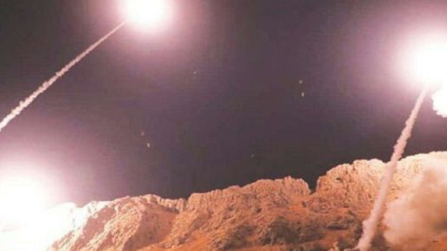L'Iran attacca due basi Usa: inizia l'operazione Soleimani martire.