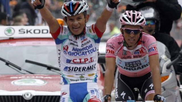 Jos&egrave; Rujano davanti a Contador al Giro d'Italia 2011