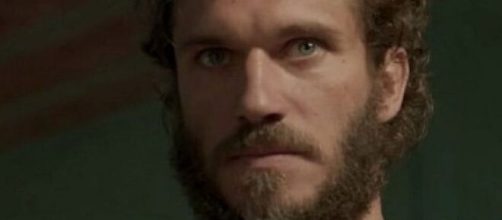 Dino sofrer&aacute; atr&aacute;s das grades em 'Totalmente Demais'. (Reprodu&ccedil;&atilde;o/TV Globo)