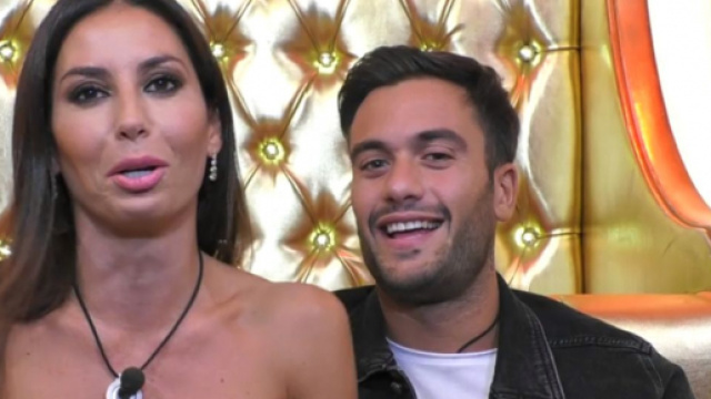 GF Vip, Pretelli: 'Elisabetta ha detto che vorrebbe avere un rapporto intimo con me'.