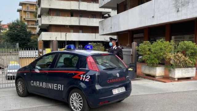 Mnatova, uccide il marito e ferisce la suocera: si consegna ai carabinieri.