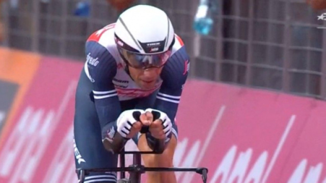 Vincenzo Nibali impegnato al Giro d'Italia.