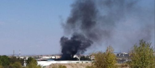 Incendio en el pol&iacute;gono industrial de Vic&aacute;lvaro