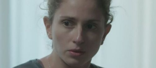 ivana descobrir&aacute; que n&atilde;o se reconhece em seu corpo em "A For&ccedil;a do Querer". (Reprodu&ccedil;&atilde;o/TV Globo)