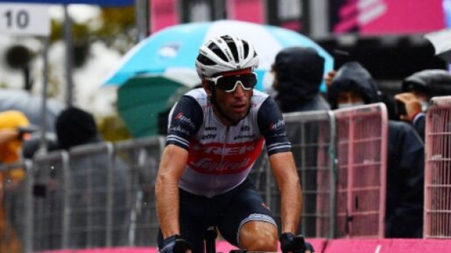 Vincenzo Nibali impegnato al Giro d'Italia.
