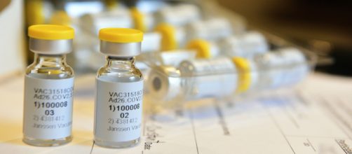 Est&aacute;n en pausa los ensayos cl&iacute;nicos de vacuna de Johnson & Johnson contra el COVID-19.