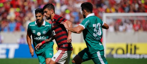 Flamengo e Goi&aacute;s v&atilde;o se enfrentar nessa ter&ccedil;a-feira (13), &agrave;s 18h, pelo jogo atrasado da 11&ordf; rodada do Brasileir&atilde;o. (Arquivo Blasting News)