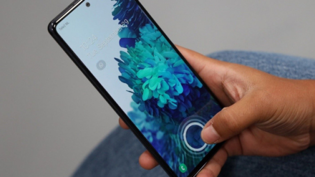 Galaxy S20 FE, problemi di reattivit&agrave; per il touchscreen dello smartphone Samsung.
