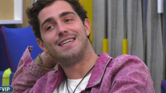 GF Vip, Signorini anticipa: 'Un concorrente gay entrer&agrave; in casa su richiesta di Zorzi'.