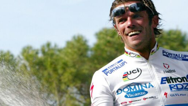 Mario Cipollini ricorda Marco Pantani: 'Avrei voluto correre da campione del mondo per lui'.