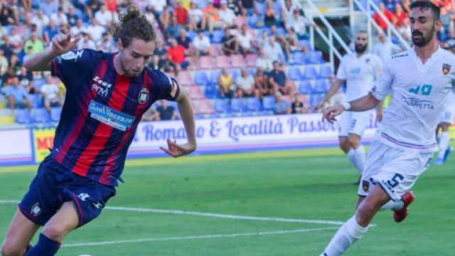 Crotone, Zanellato in isolamento.