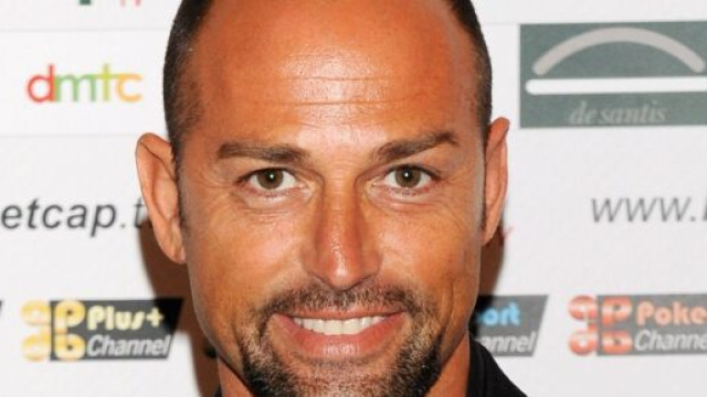 Stefano Bettarini a Casa Chi si esprime su Pierpaolo Pretelli: &lsquo;&Egrave; un mezzo provolone&rsquo;.