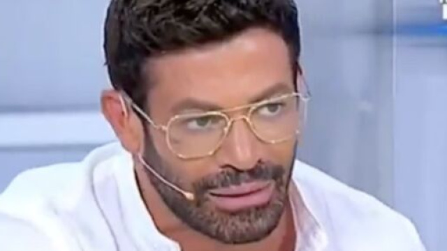 Uomini e Donne, Sperti fa chiarezza sul coming out: 'Era riferito agli amori in generale'.