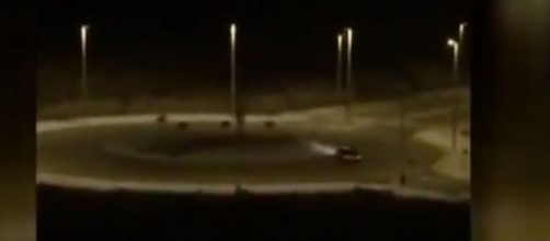 Carreras ilegales y derrapes en un barrio de Vic&aacute;lvaro