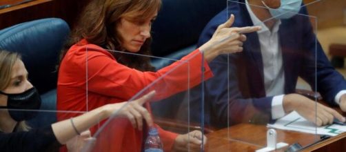 Despu&eacute;s de que un gesto suyo se interpretara como un disparo, la diputada de M&aacute;s Madrid M&oacute;nica Garc&iacute;a ha dado explicaciones a trav&eacute;s de sus redes