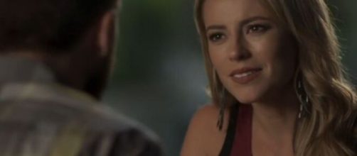 Jeiza ficar&aacute; emocionada com o pedido em "A For&ccedil;a do Querer". (Reprodu&ccedil;&atilde;o/TV Globo)