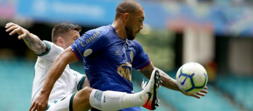 Na zona de rebaixamento do Campeonato Brasileiro, Goi&aacute;s e Bahia se enfrentam as 20h, pela 16&ordf; rodada. (Arquivo Blasting News)