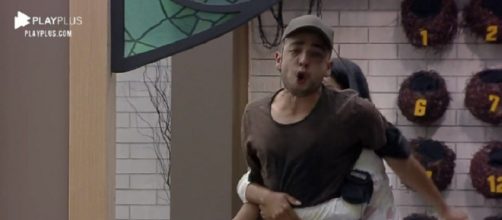 Lucas Maciel se revolta em 'A Fazenda 12'. (Reprodu&ccedil;&atilde;o/RecordTV)