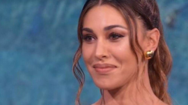 Belen a chi dice che i suoi fidanzati si somigliano tutti: 'Si chiama coerenza fisica'.