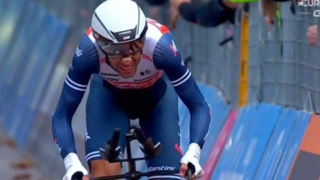 Vincenzo Nibali impegnato nella cronometro di Valdobbiadene.