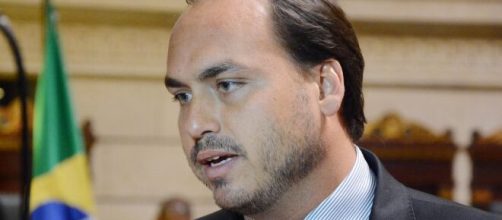 Carlos Bolsonaro pede doa&ccedil;&otilde;es para sua campanha eleitoral. (Arquivo Blasting News)