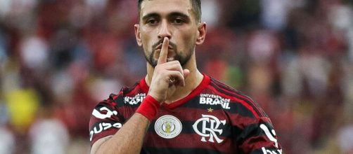 O meia uruguaio Arrascaeta, do Flamengo, &eacute; o estrangeiro mais valorizado do Brasileir&atilde;o. (Arquivo Blasting News)