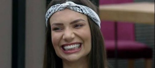 St&eacute;fani Bays diz que diretor a autorizou a quebrar objetos da casa. (Arquivo Blasting News)