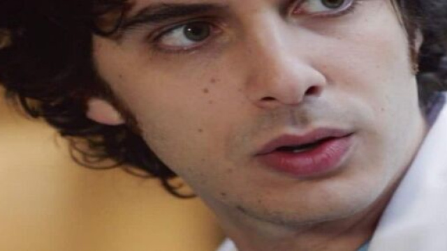 Doc - Nelle tue mani, trama puntata di gioved&igrave; 22 ottobre: una ragazza potrebbe far luce sul passato di Riccardo.