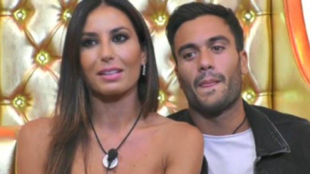 Gf Vip, Elisabetta respinge Pretelli: 'Ho dei corteggiatori, potresti farli innervosire'.