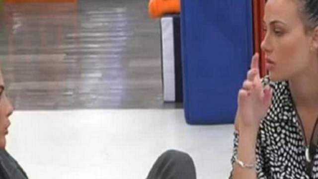 GF Vip, Adua Del Vesco avrebbe sussurrato a Dayane: &lsquo;Morra &egrave; gay&rsquo;.